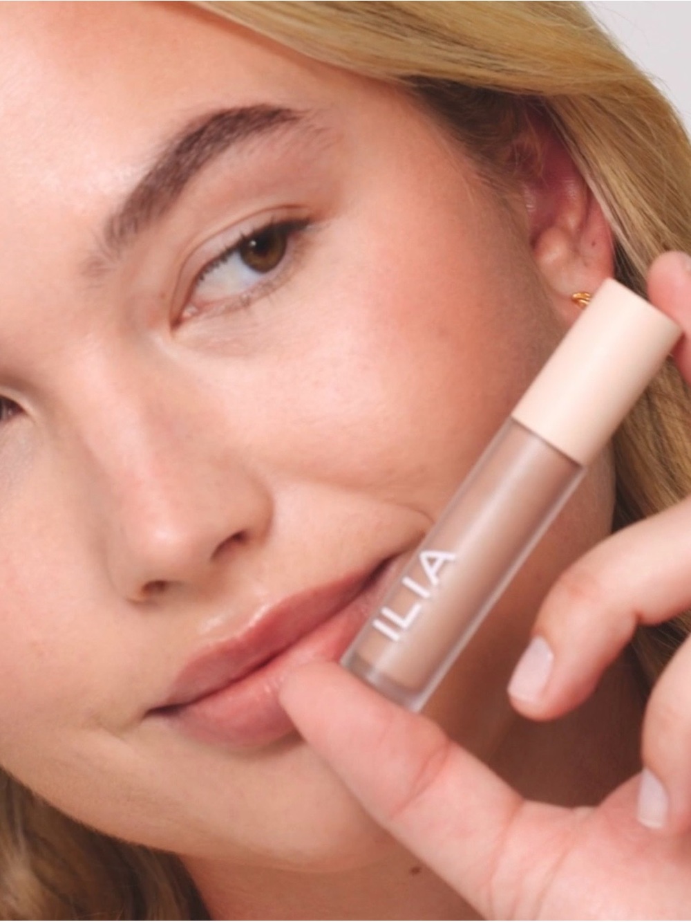 ILIA Cream-to-Powder Eyeshadow - Cork (Taupe)
